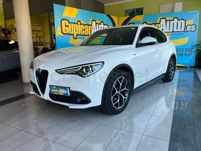Usado Alfa Romeo Stelvio Sprint 190 CV (139 kW) 2021 Blanco SUV