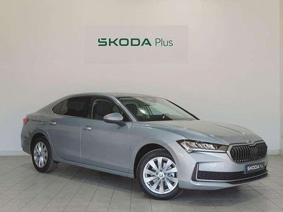 Plateado Usado 2024 Skoda Superb Selection Berlina | 39.990 € (Un poco caro)