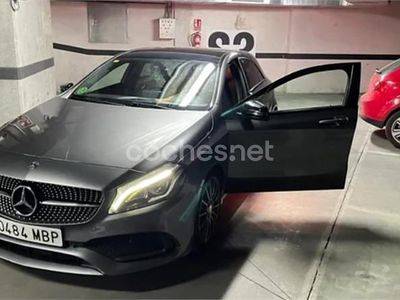 Usado Mercedes A180 109 CV (80 kW) 2017 Gris / plata Berlina