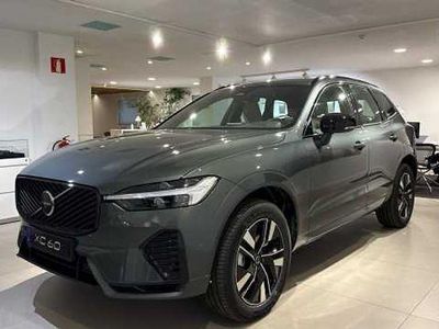 Verde Nuevo 2025 Volvo XC60 Plus SUV | 57.500 € (Un poco caro)