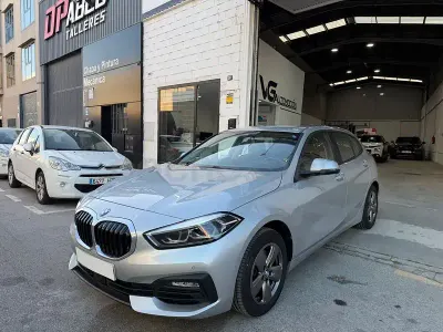 Usado BMW 116 Comfort Edition 116 CV (85 kW) 2021 Gris / plata Utilitario