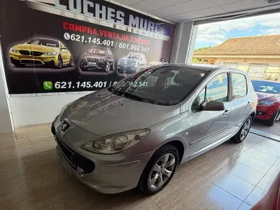 Usado Peugeot 307 90 CV (66 kW) 2007 Gris / plata Berlina
