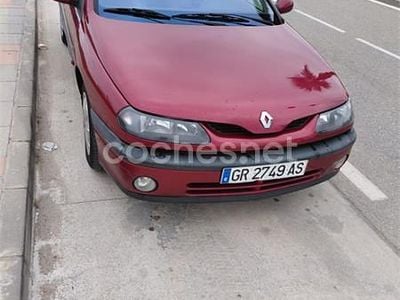 Usado Renault Laguna 110 CV (80 kW) 1998 Granate Berlina