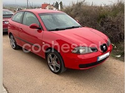 Usado Seat Ibiza Fresh 64 CV (47 kW) 2004 Rojo Utilitario