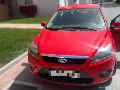 Usado Ford Focus Titanium 109 CV (80 kW) 2009 Rojo Utilitario