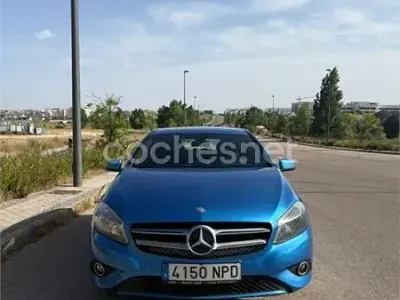 Usado Mercedes A180 Urban 122 CV (89 kW) 2013 Azul Utilitario