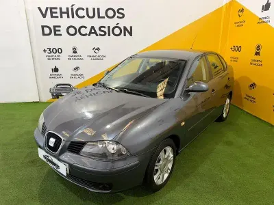 Usado Seat Cordoba Reference 85 CV (62 kW) 2006 Gris / plata Berlina