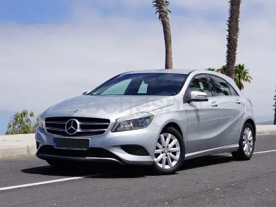 Usado Mercedes A180 Style 122 CV (89 kW) 2013 Gris / plata Utilitario