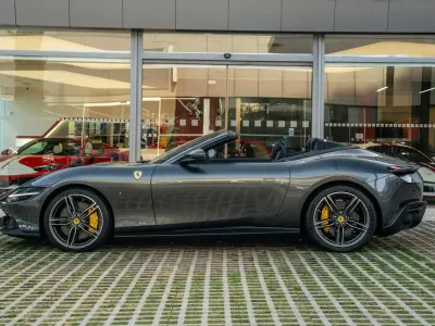 Nuevo Ferrari Roma 620 CV (456 kW) 2026 Gris metalizado Descapotable