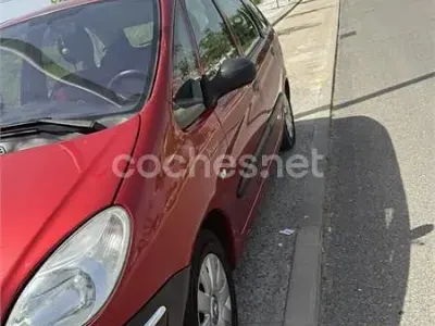 Usado Citroën Xsara Picasso 92 CV (67 kW) 2006 Rojo Monovolumen