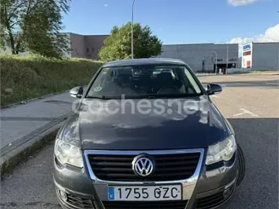 Usado VW Passat Advance 110 CV (80 kW) 2010 Gris / plata Berlina