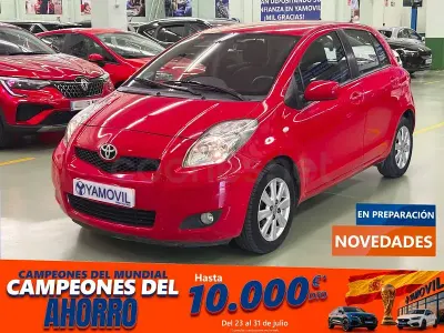 Usado Toyota Yaris Connect Style 101 CV (74 kW) 2011 Rojo Utilitario