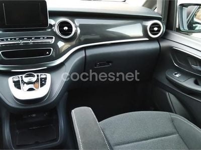 Mercedes V220