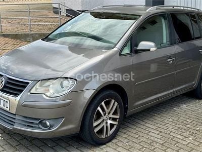 Usado VW Touran Highline 140 CV (102 kW) 2007 Gris / plata Monovolumen