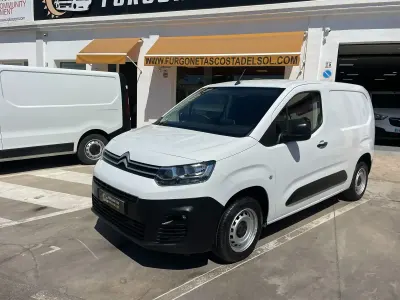 Usado Citroën Berlingo 100 CV (73 kW) 2022 Blanco Monovolumen