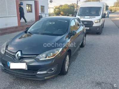 Usado Renault Mégane LIMITED 95 CV (69 kW) 2014 Negro Berlina