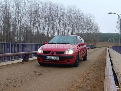 Usado Renault Clio II Extreme 110 CV (80 kW) 2005 Rojo Berlina