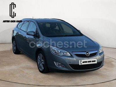 Usado Opel Astra Enjoy 110 CV (80 kW) 2012 Gris / plata Familiar