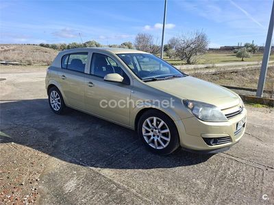 Usado Opel Astra Cosmo 100 CV (73 kW) 2004 Beige Berlina