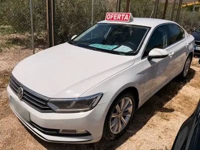 Usado VW Passat Sportline 150 CV (110 kW) 2015 Blanco Berlina