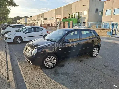 Usado VW Polo Highline 100 CV (73 kW) 2003 Negro Berlina