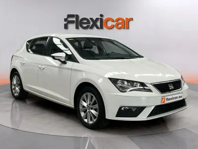 Usado Seat Leon Style 110 CV (80 kW) 2018 Blanco Berlina