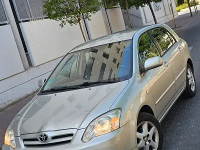 Usado Toyota Corolla Luna 110 CV (80 kW) 2006 Gris / plata Berlina