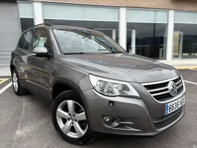 Usado VW Tiguan Advance 140 CV (102 kW) 2011 Gris SUV