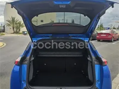 Usado Peugeot 2008 GT 155 CV (114 kW) 2020 Azul SUV