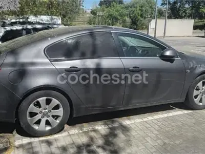 Usado Opel Insignia Essentia 130 CV (95 kW) 2010 Gris / plata Berlina