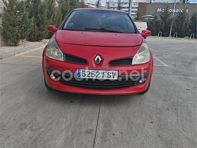 Usado Renault Clio II Dynamique 105 CV (77 kW) 2007 Rojo Berlina