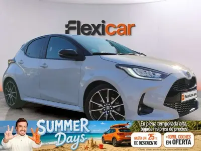 Usado Toyota Yaris Plus 131 CV (96 kW) 2024 Gris Utilitario