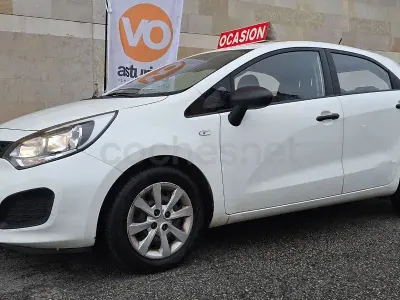 Usado Kia Rio 75 CV (55 kW) 2012 Blanco Berlina