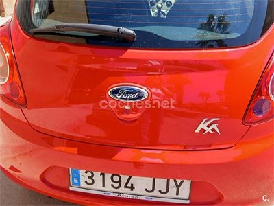 Usado Ford Ka Trend 69 CV (50 kW) 2015 Rojo Berlina
