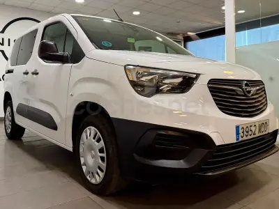 Usado Opel Combo Life Edition+ 102 CV (75 kW) 2023 Blanco Monovolumen