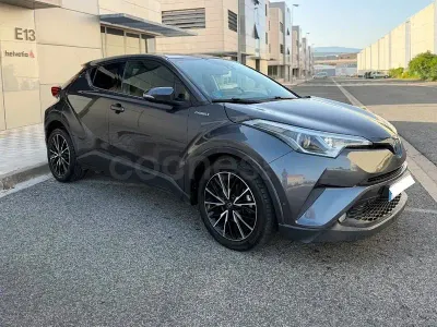 Usado Toyota C-HR Advance 122 CV (89 kW) 2017 Gris / plata SUV