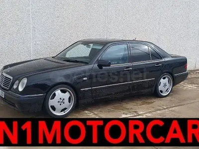 Usado Mercedes E55 AMG AMG 354 CV (260 kW) 1998 Negro Berlina