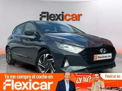 Usado Hyundai i20 100 CV (73 kW) 2021 Gris Utilitario