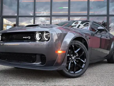 Usado Dodge Challenger SXT 303 CV (222 kW) 2023 Gris / plata Coupe