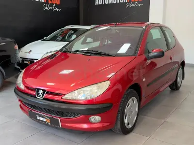Usado Peugeot 206 70 CV (51 kW) 2003 Granate Berlina
