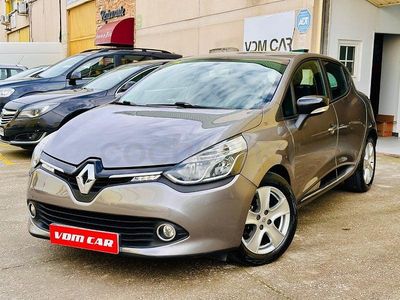 Usado Renault Clio IV Business 75 CV (55 kW) 2013 Gris / plata Berlina