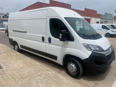 Usado Citroën Jumper 140 CV (102 kW) 2021 Blanco Monovolumen