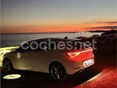 Usado Seat Leon XCELLENCE 150 CV (110 kW) 2022 Blanco Berlina
