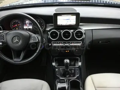 Usado Mercedes C220 170 CV (125 kW) 2018 Azul Familiar