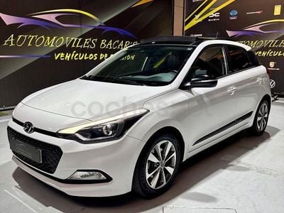 Usado Hyundai i20 Blackline 90 CV (66 kW) 2015 Blanco Berlina