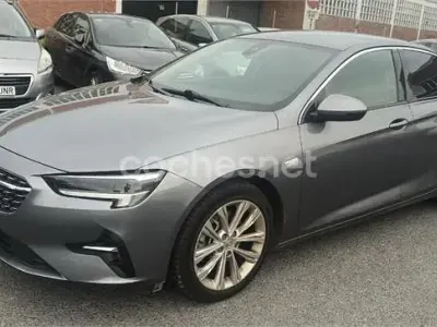 Usado Opel Insignia Business Elegance 200 CV (147 kW) 2021 Gris / plata Berlina
