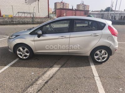 Usado Ford Fiesta Ghia 68 CV (50 kW) 2009 Gris / plata Utilitario