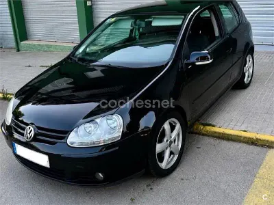 Usado VW Golf V Highline 140 CV (102 kW) 2007 Negro Berlina