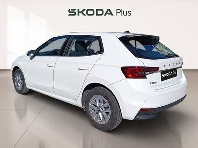 Blanco Usado 2023 Skoda Fabia Ambition Berlina | 16.390 € (Precio justo)
