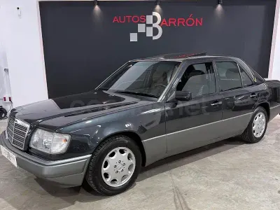 Usado Mercedes E300 136 CV (100 kW) 1993 Gris / plata Berlina